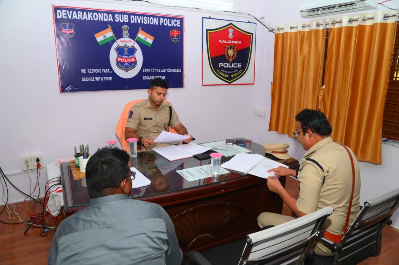దేవరకొండ డీఎస్పీ, డిండి సీఐ కార్యాలయాల్లో ఎస్పీ వార్షిక తనిఖీలు